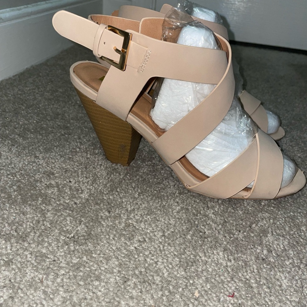 Heels - Picture 3 of 5